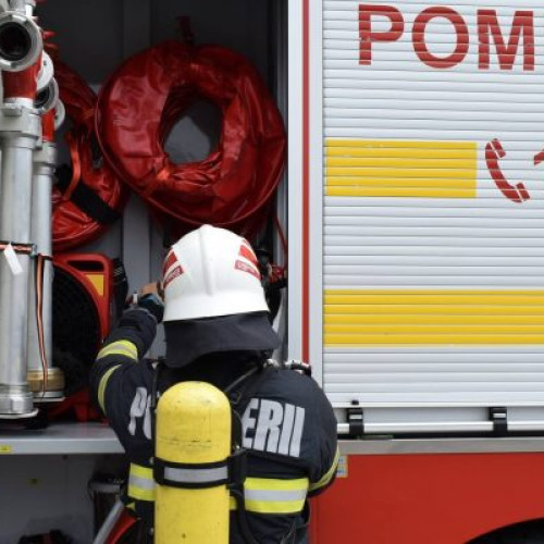 Incendiu în Berbești: Pompierii intervin rapid pentru stingerea flăcărilor