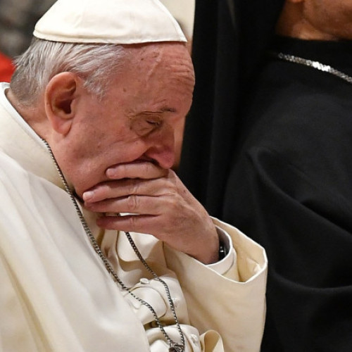 Papa Francisc, spitalizat la Roma din cauza pneumoniei