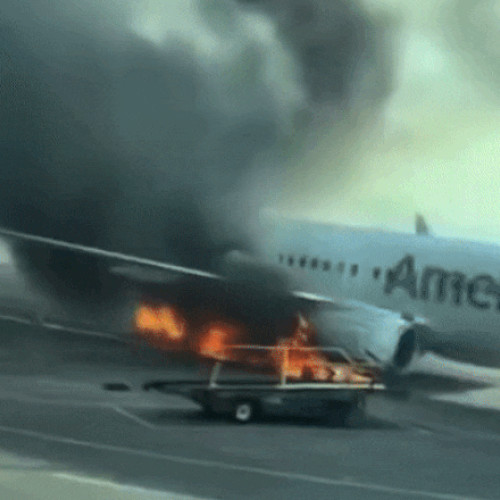 Incendiu la un avion American Airlines pe Aeroportul Internațional din Denver