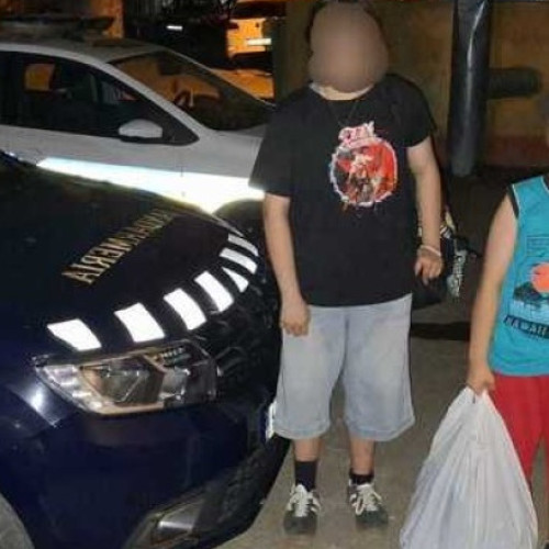 Doi copii din Mizil care nu au mai vrut să stea în vacanță la bunici au plecat în toiul nopții spre casă. Unde i-au găsit jandarmii