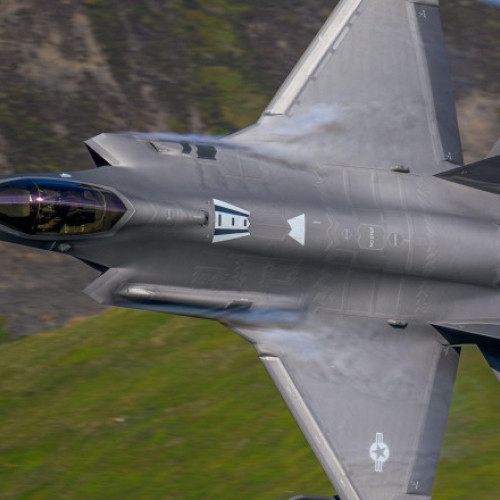Mai mulți aliați ai lui Donald Trump, enervați de noile tarife vamale, amenință că vor renunța la avioanele F-35. „Un mare gest obscen”